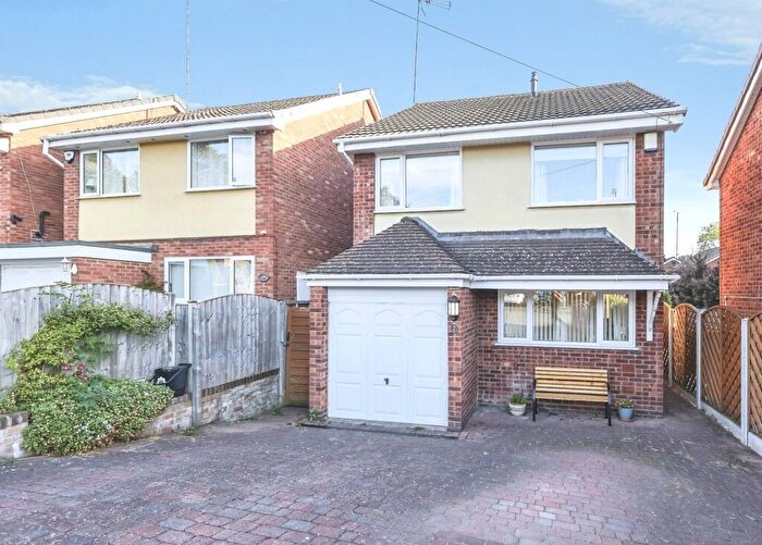 3 Bedroom Detached House For Sale In Hillview Close, Halesowen, B63