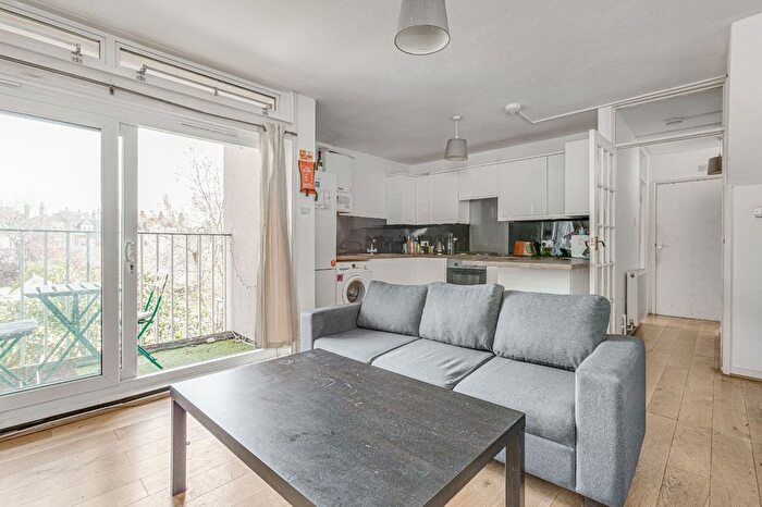 4 Bedroom Flat To Rent In Victoria Rise, Clapham Town, SW4