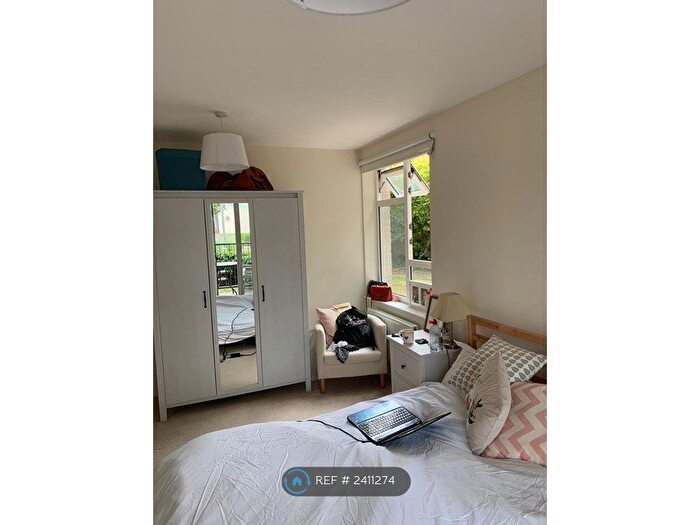 3 Bedroom Flat To Rent In Limerick Close, London, SW12