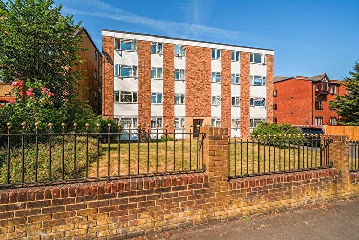 2 Bedroom Apartment For Sale In Burnt Ash Hill, London, SE12