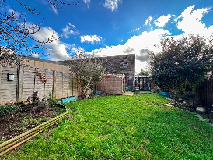 1 Bedroom End Terrace House For Sale In Glebelands, West Molesey, KT8