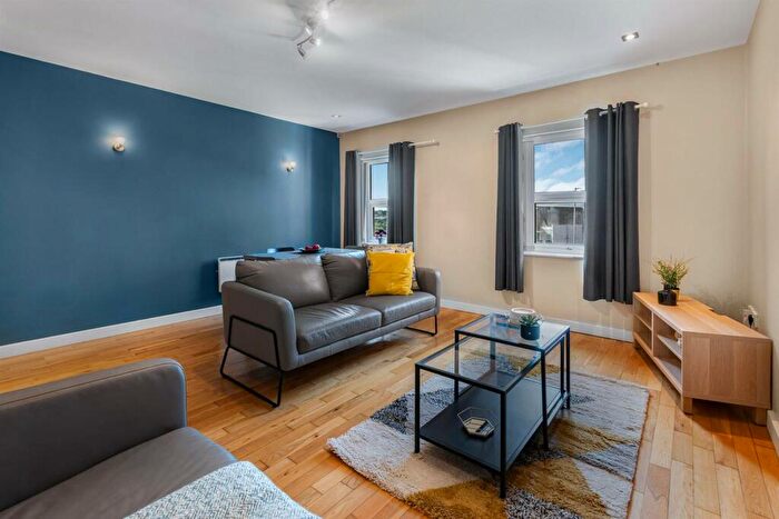 1 Bedroom Flat To Rent In Flat, Victoria Terrace, Leeds, V3