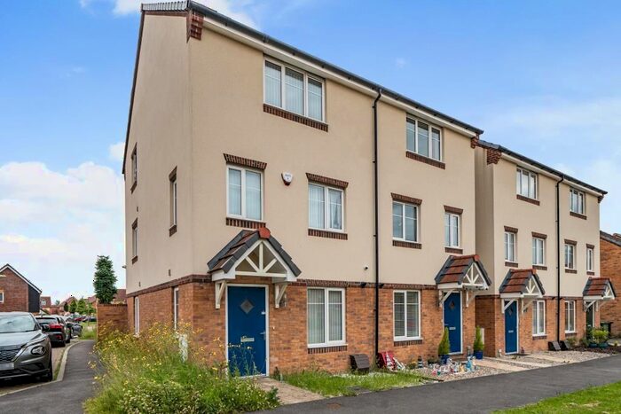 4 Bedroom Semi-Detached House To Rent In Didcot, Oxfordshire, OX11