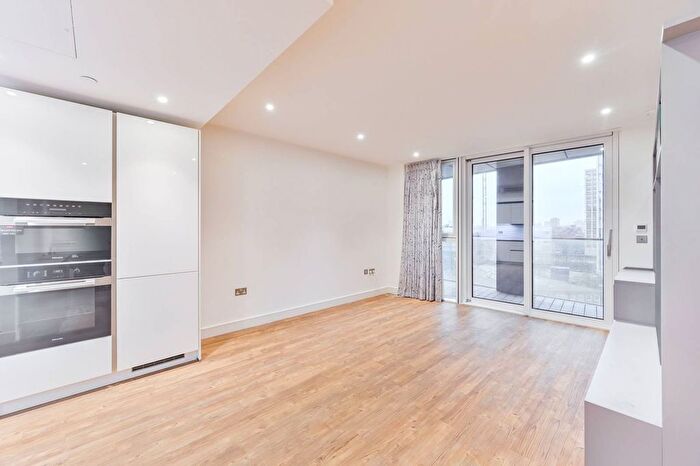 2 Bedroom Flat To Rent In Wandsworth Road, Nine Elms, London, SW8