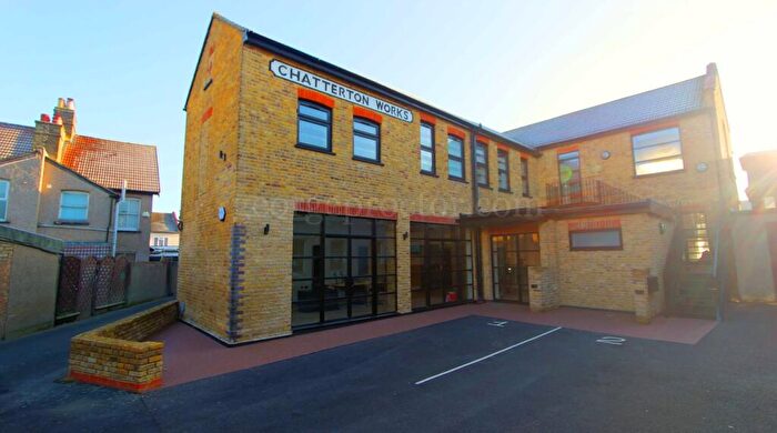 2 Bedroom Flat To Rent In Chantry Lane, Bromley, BR2