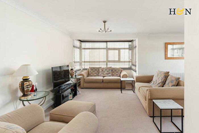 1 Bedroom Flat For Sale In Kingsway, Hove, BN3
