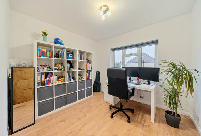 2 Bedroom Apartment For Sale In Vancouver Road, Edgware, Middlesex, HA8