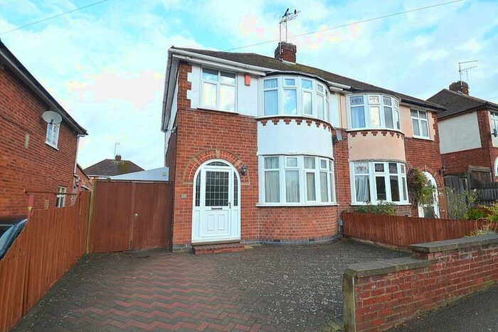 3 Bedroom Semi-Detached House To Rent In Pipers Hill Road, Kettering, Northamptonshire, NN15