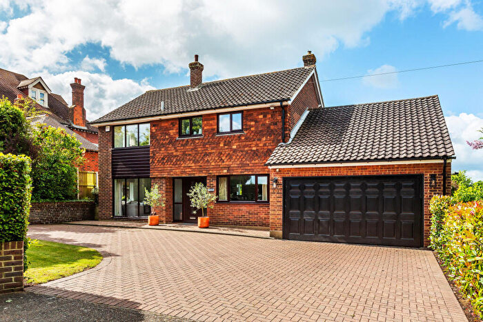 4 Bedroom Detached House For Sale In White Post Hill, Farningham, Kent, DA4