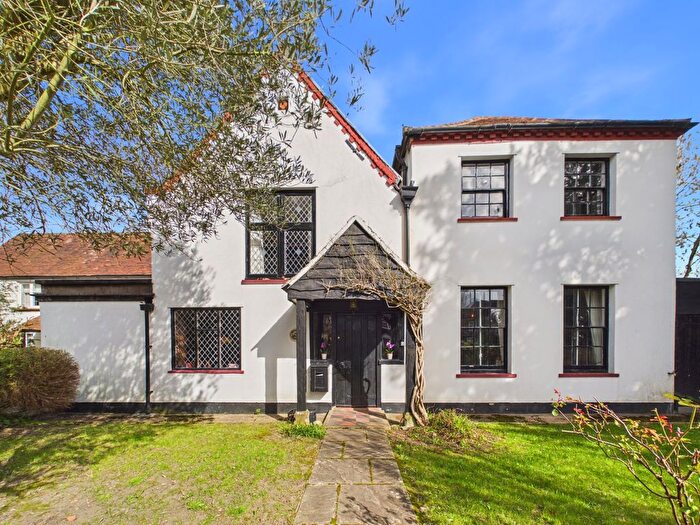 4 Bedroom Semi Detached House For Sale In St. Andrews Close, Wraysbury, Berkshire, TW19