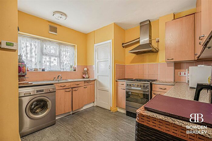3 Bedroom Flat For Sale In Aldborough Road North, Newbury Park, IG2