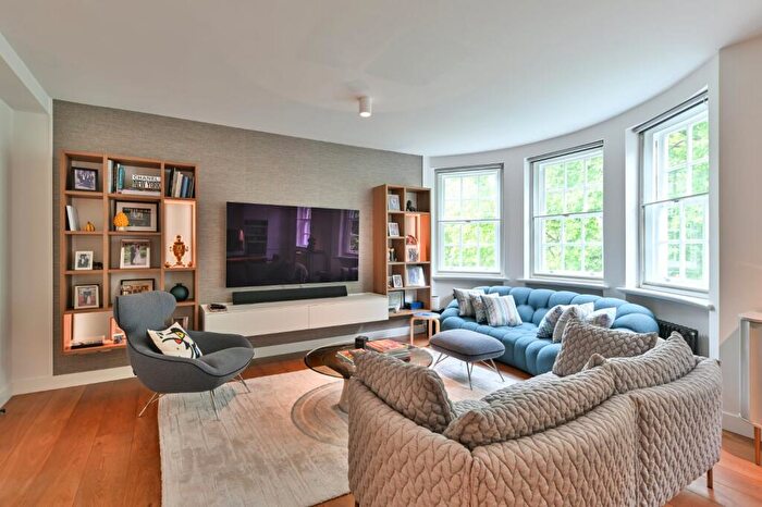 2 Bedroom Flat For Sale In Avenue Road, London, NW8