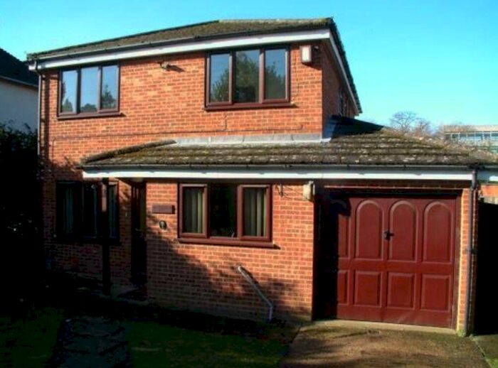 4 Bedroom Property To Rent In Salisbury Road, Farnborough, GU14