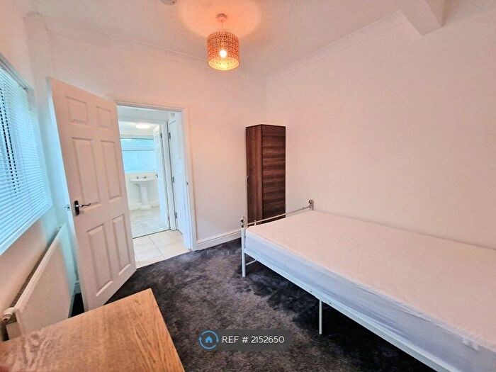 Studio To Rent In Larches Lane, Wolverhampton, WV3