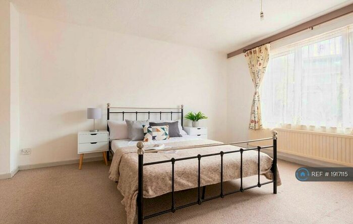 4 Bedroom Terraced House To Rent In Hooks Close, London, SE15