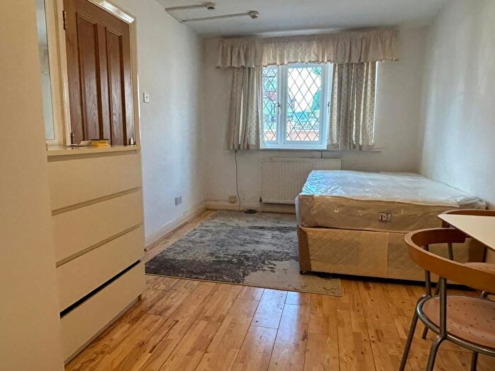 Studio To Rent In Stanmore, Harrow, HA8