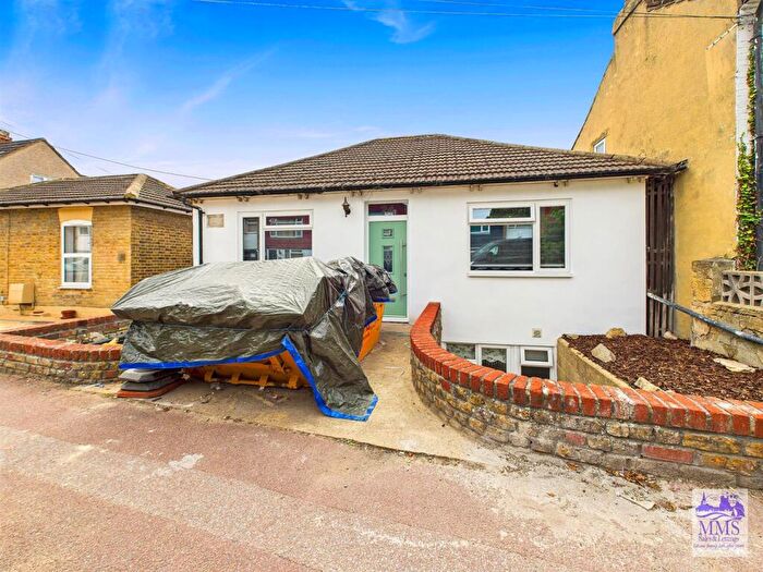 5 Bedroom Detached House For Sale In Upper Luton Road, Chatham, ME5