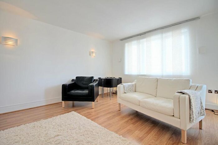 1 Bedroom Apartment To Rent In Mansell Street, Tower Hill, E1