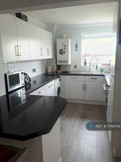 2 Bedroom Flat To Rent In The Bluff, Bournemouth, BH10