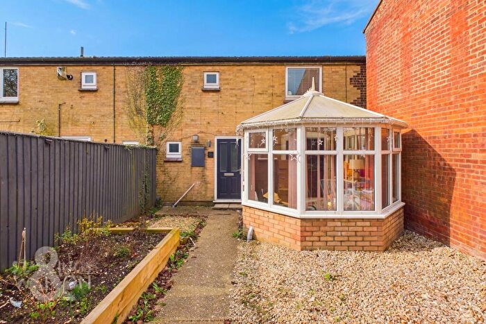 3 Bedroom Semi Detached House For Sale In Glenn Road, Poringland, Norwich, NR14