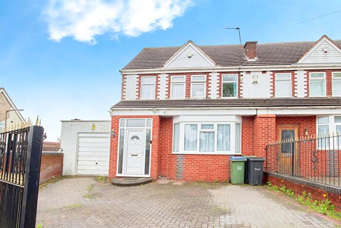 6 Bedroom Semi-Detached House For Sale In Perry Hill Road, Oldbury, B68