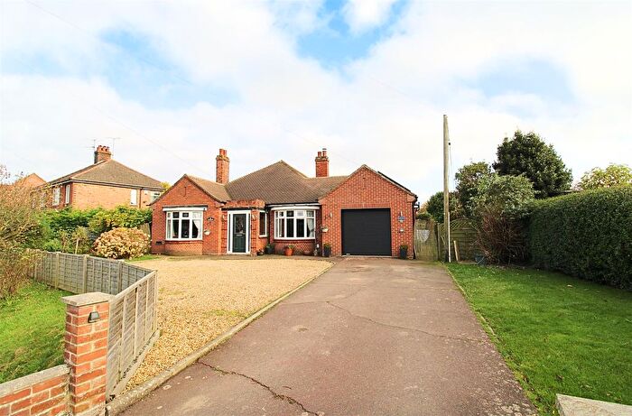 4 Bedroom Detached Bungalow For Sale In Station Road, Long Sutton, PE12