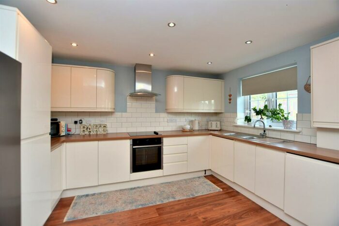 3 Bedroom Detached House For Sale In Haze Wood Close, Faversham, Kent, ME13