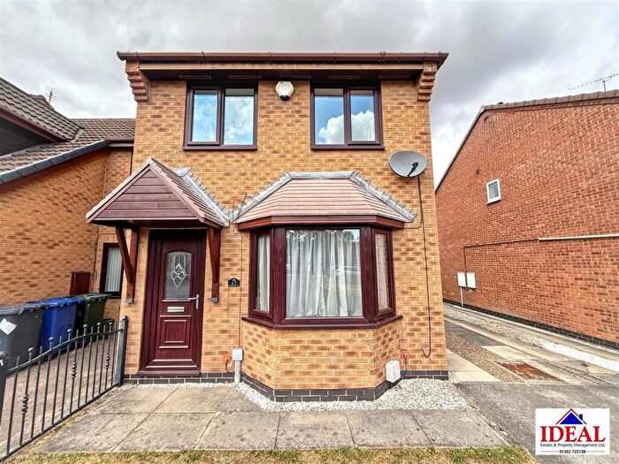 3 Bedroom End Of Terrace House For Sale In Falcon Close, Adwick-Le-Street, Doncaster, DN6