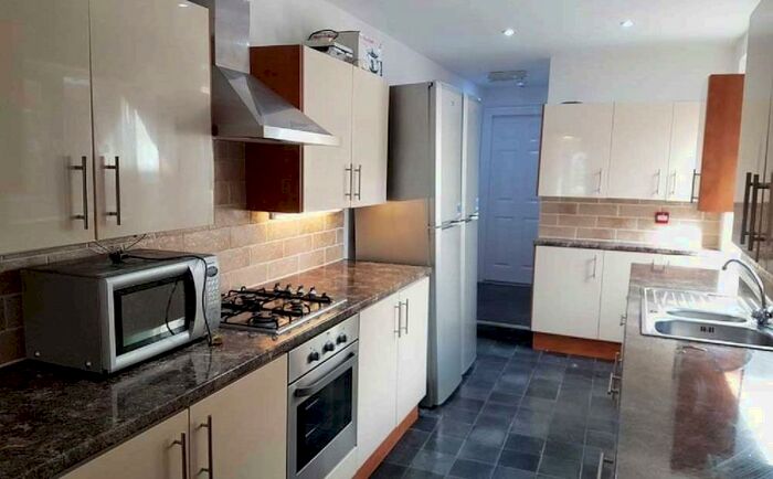 5 Bedroom House To Rent In Hubert Road, Selly Oak, Birmingham, West Midlands, B29