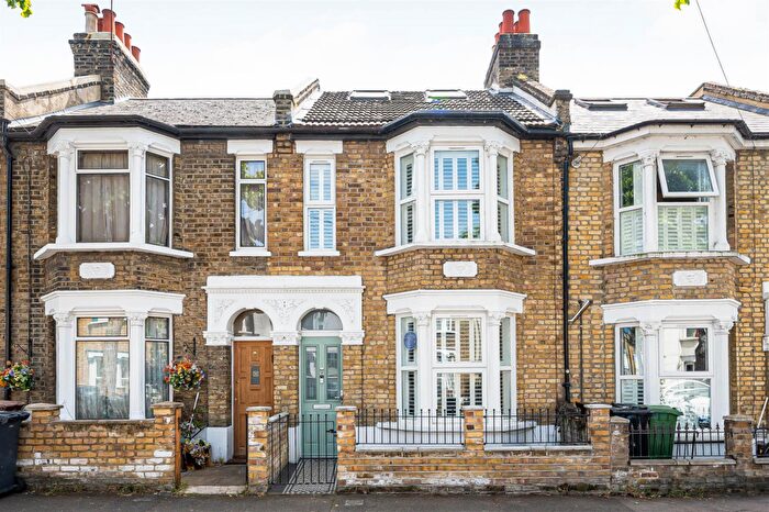 4 Bedroom Terraced House For Sale In Lynmouth Road, Walthamstow, London, E17