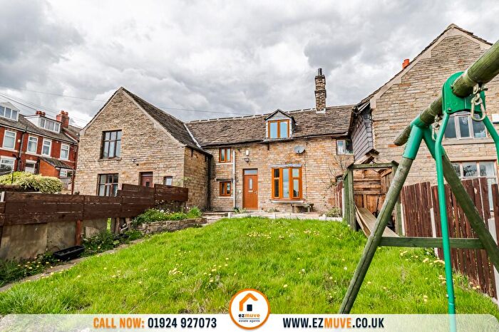 3 Bedroom Terraced House For Sale In Rawthorpe Lane, Huddersfield, HD5