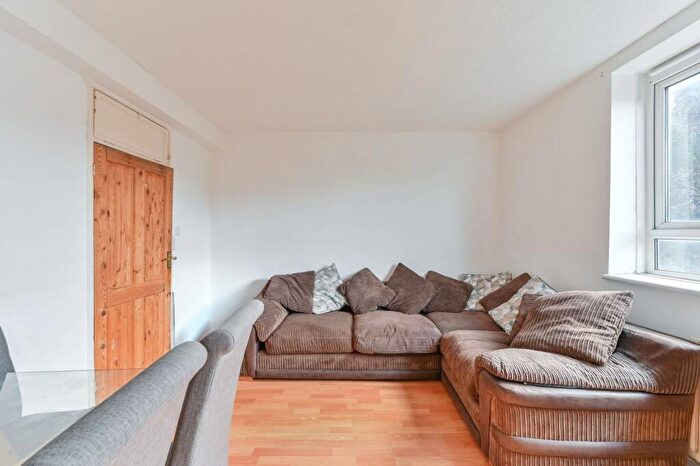 3 Bedroom Flat For Sale In Randisbourne Gardens, Beckenham Hill, London, SE6