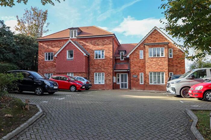 1 Bedroom Flat For Sale In Cadogan Place, Horsham, RH12