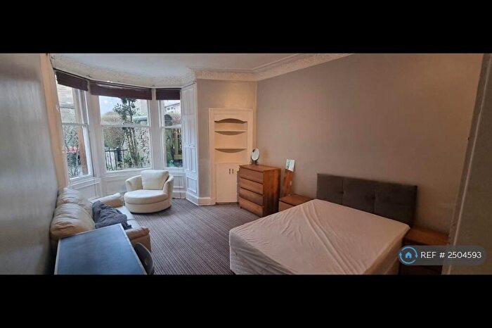 3 Bedroom Flat To Rent In Comiston Gardens, Edinburgh, EH10