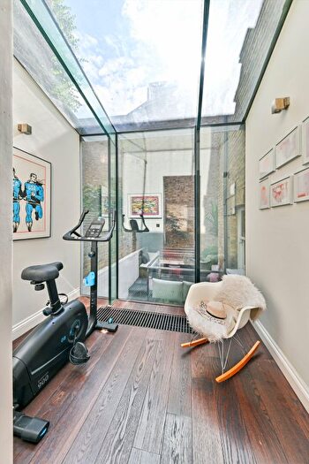 5 Bedroom End Terrace House For Sale In Drayton Gardens, London, SW10