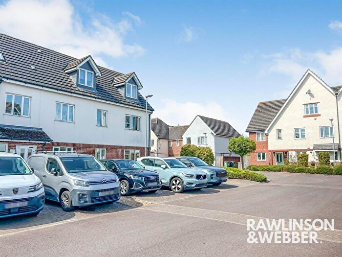 Apartment For Sale In Chandlers Close, West Molesey, KT8