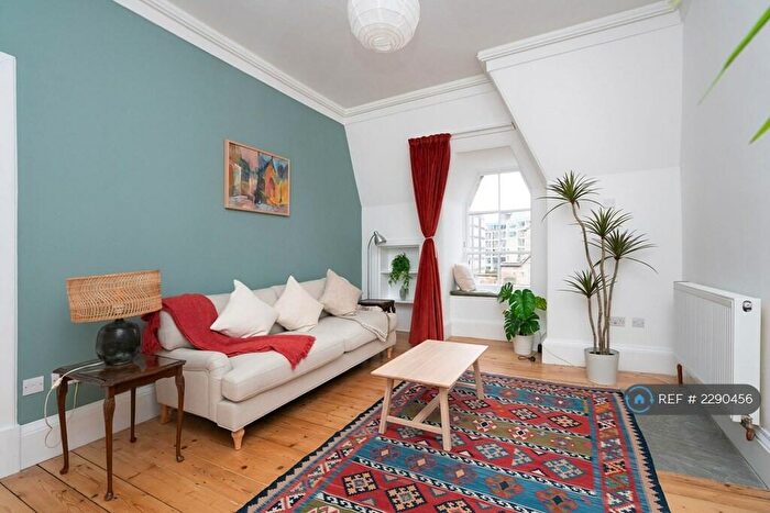 3 Bedroom Flat To Rent In Castle Terrace, Edinburgh, EH1
