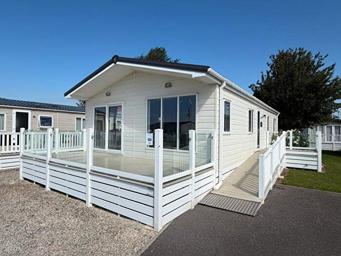 2 Bedroom Park Home For Sale In Solent Breezes Holiday Park – Hampshire, SO31