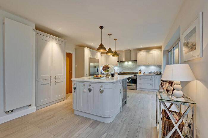 4 Bedroom Detached House To Rent In Beverley Close, Weybridge, Surrey, KT13