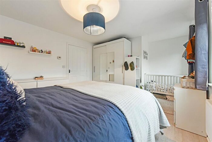 1 Bedroom Flat For Sale In Kiln Mews, Hambrook, Chichester, PO18
