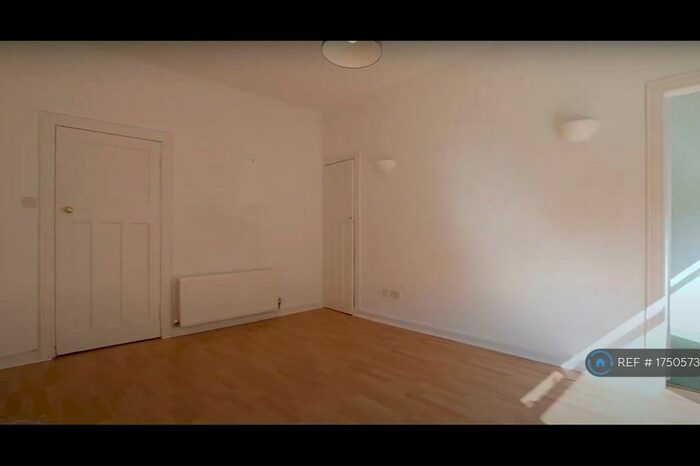 3 Bedroom Flat To Rent In Penrith Drive, Glasgow, G12