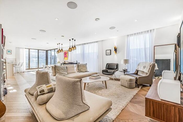 3 Bedroom Apartment To Rent In Hatton Wall London, EC1N