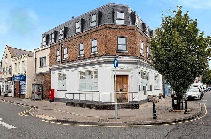 1 Bedroom Flat To Rent In Station Approach, Station Approach, Ashford, Middlesex, TW15