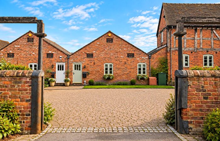 4 Bedroom Barn Conversion For Sale In Sinai Park, Burton-On-Trent, DE13