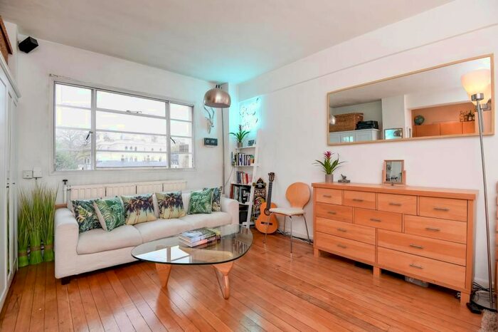 Studio To Rent In Broadwalk Court, Palace Gardens Terrace, W8