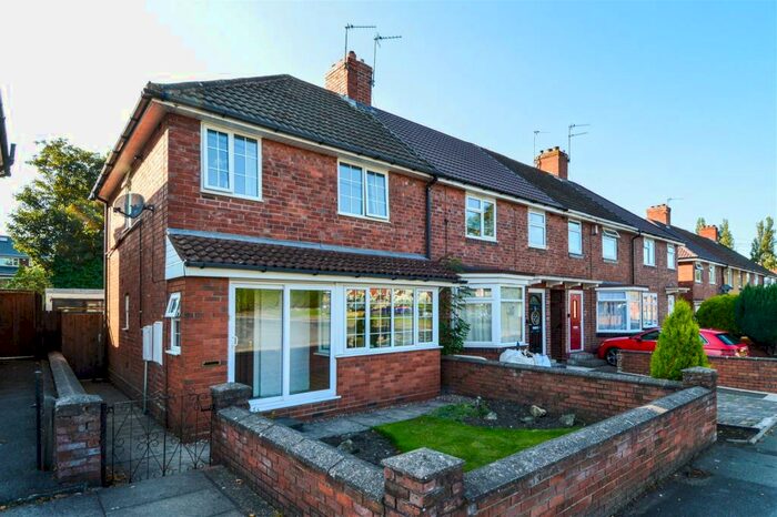 3 Bedroom End Of Terrace House To Rent In Alexander Road, Smethwick, West Midlands, B67