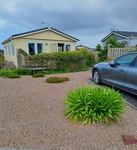 2 Bedroom Lodge For Sale In St. Merryn, PL28