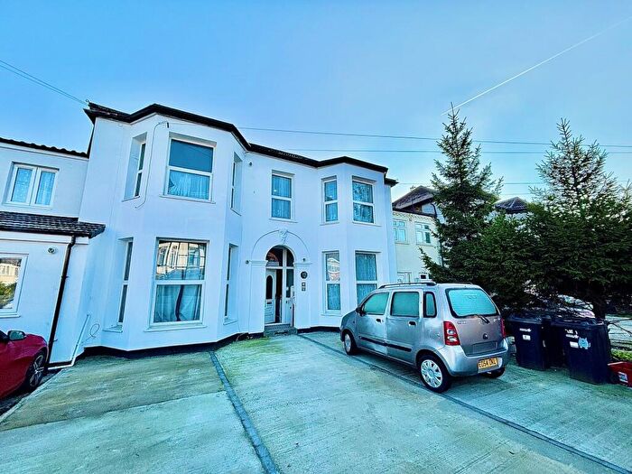 2 Bedroom Flat To Rent In Eastwood Road, Seven Kings, IG3