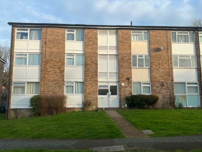 2 Bedroom Flat To Rent In Barnetts Shaw, Oxted, RH8