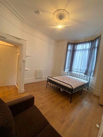 2 Bedroom Flat To Rent In London, NW6